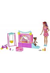 Barbie Skipper Niñera con Castillo Inflable Mattel HHB67